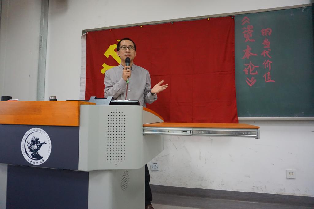 图二 张忠胜老师为同学们详细分析